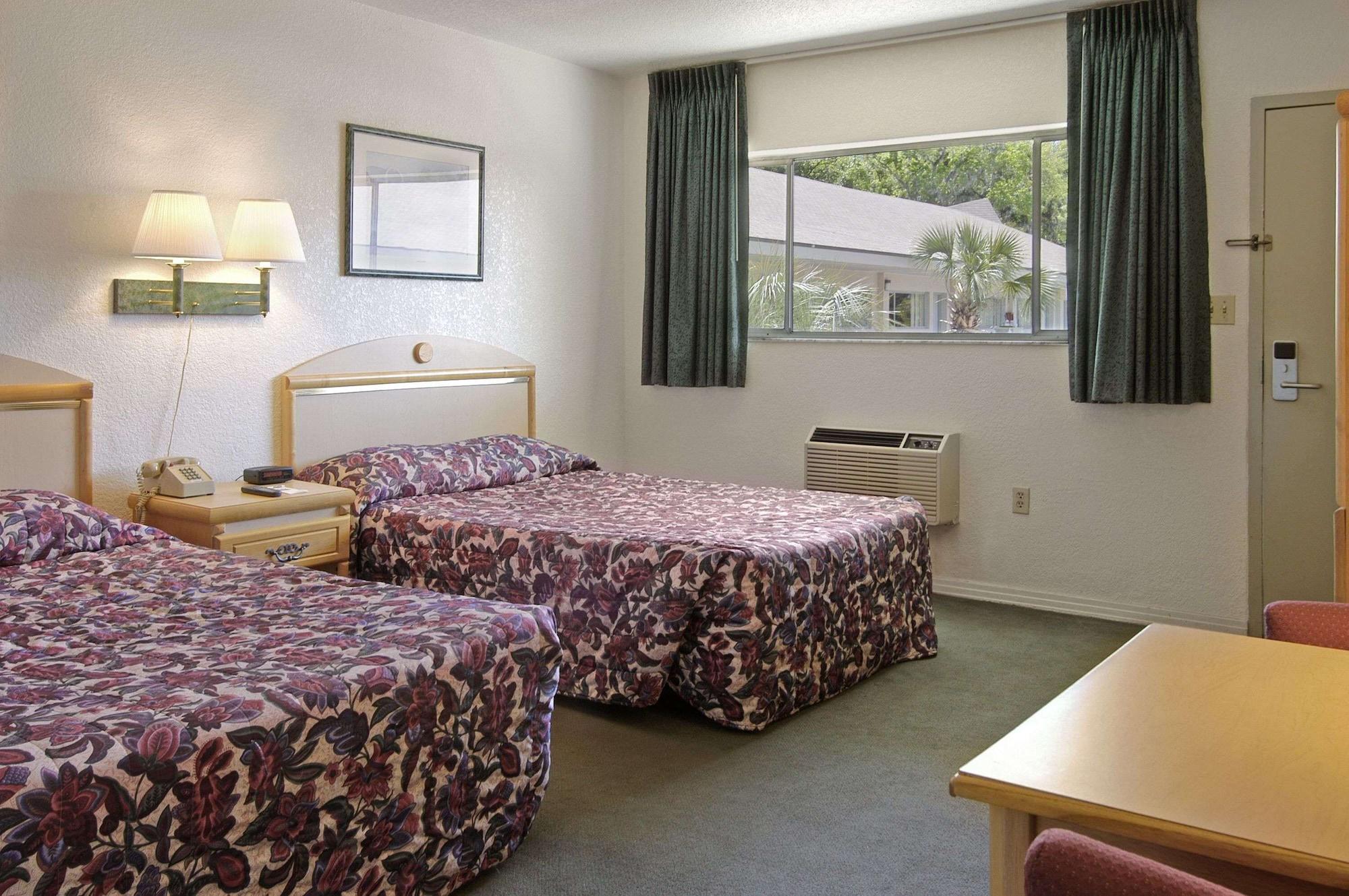 Hotel Days By Wyndham University