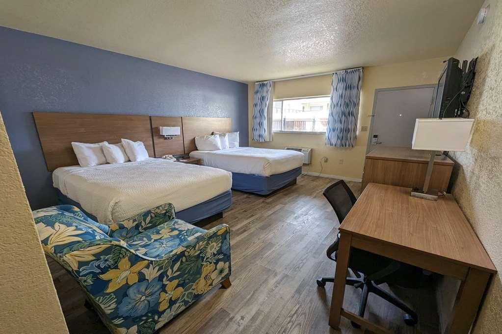 University Inn Hotel 2*