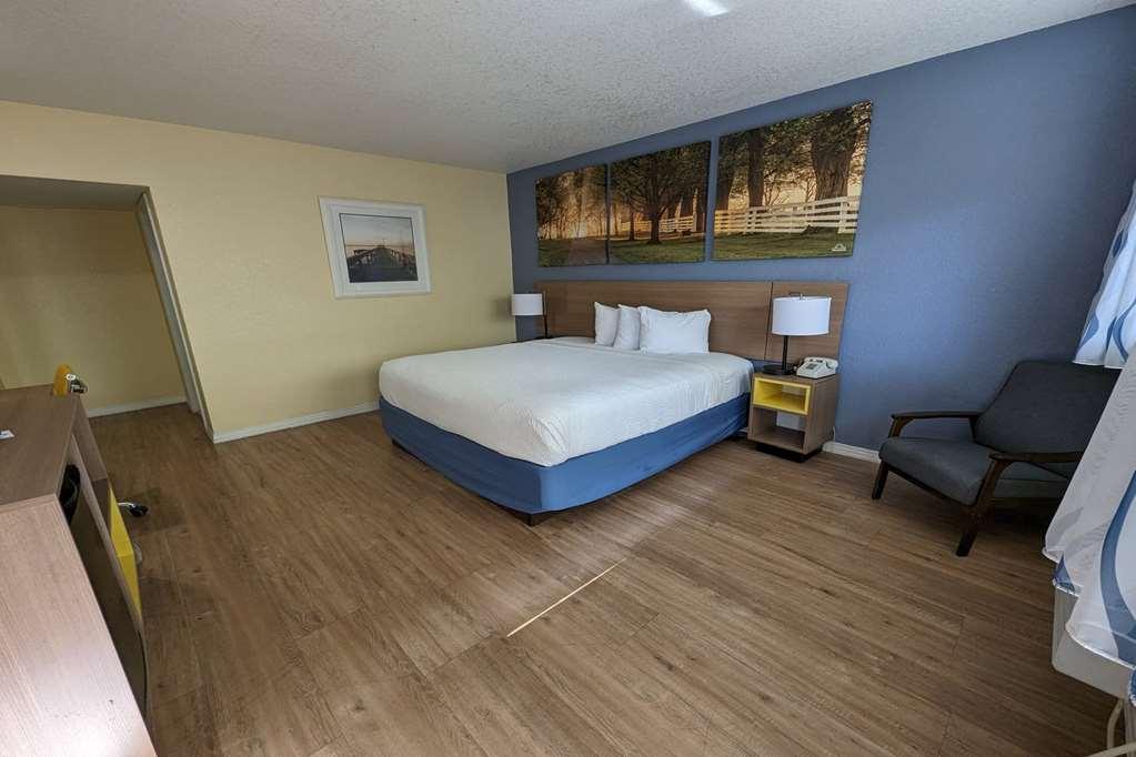 University Inn 2*